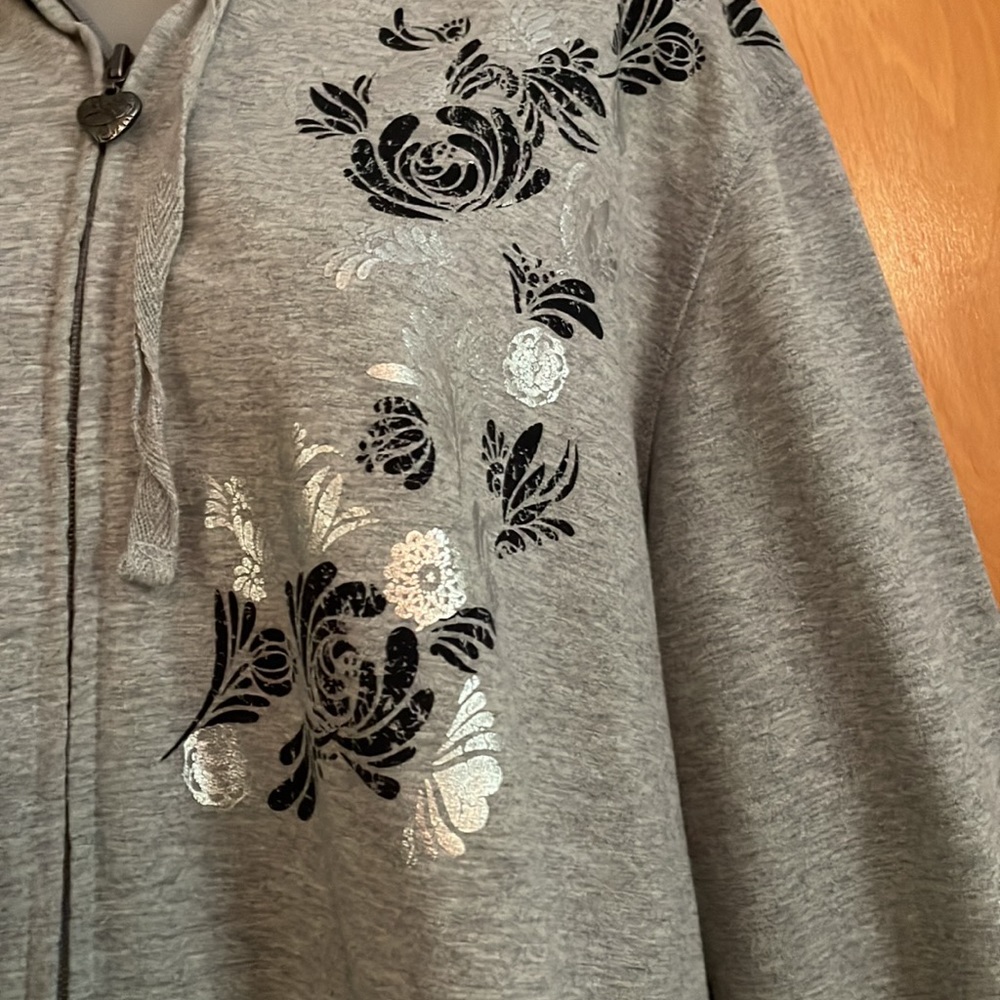 Lightweight gray hoodie with silver and navy front designs - Picture 2 of 5